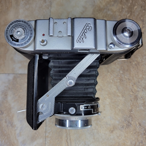 Vintage Black and Brown Camera with Leather Case - Picture 7 of 9